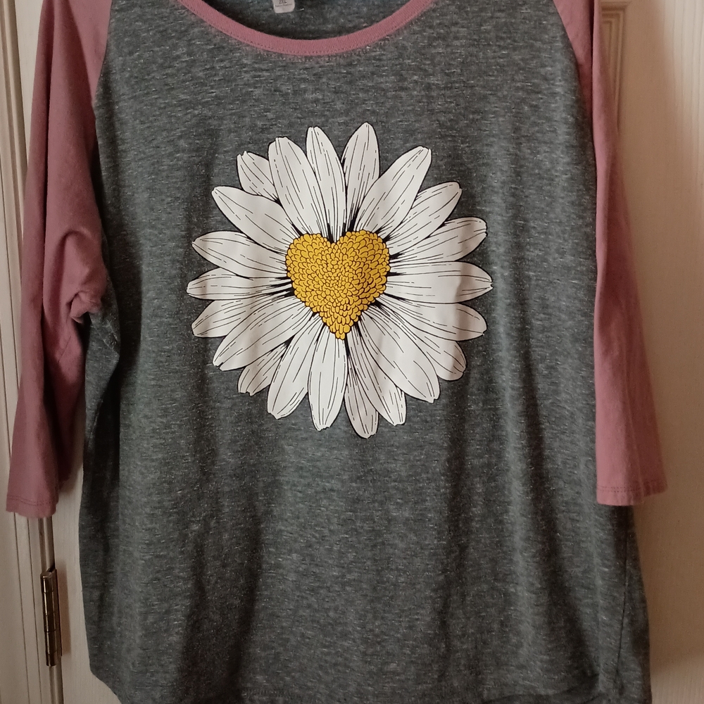 Chic Long Sleeve Top with Daisy Heart Design
